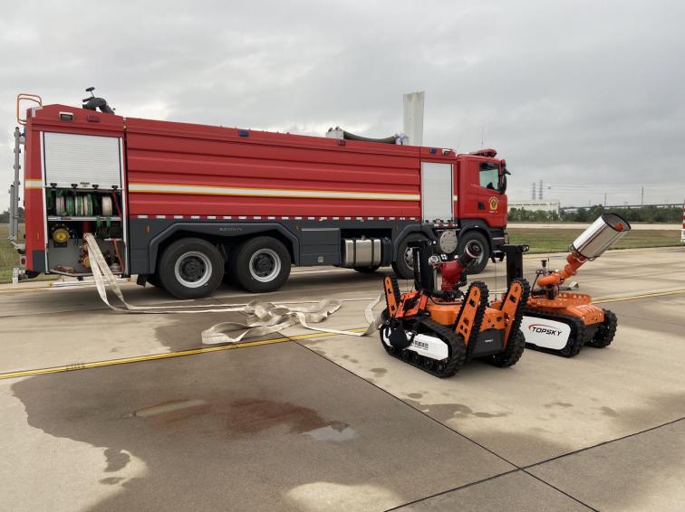 1694398604870156.jpg 5.RXR-MC80BGD 防爆消防滅火偵察機器人2021.9延慶東奧空天地立體聯動保障演練1(1).jpg